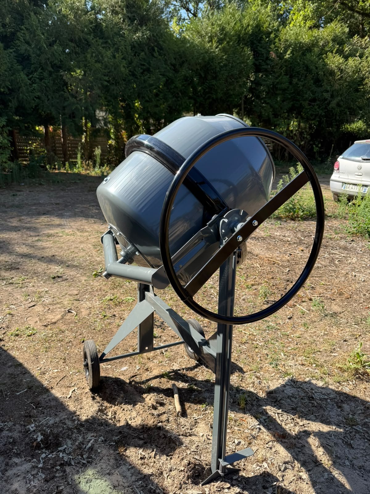 Bétonnière semi-pro vue de profil