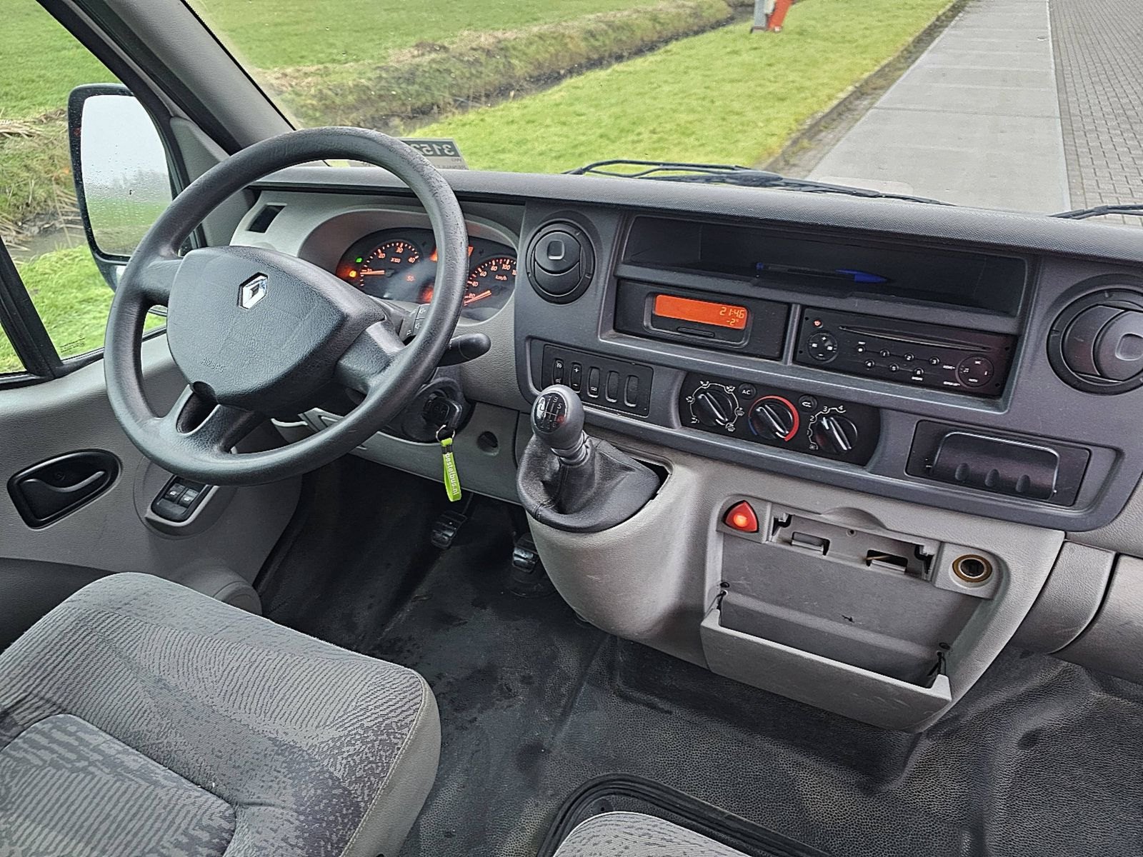 Poste de conduite du Renault Master 2 — L2H2 Confort